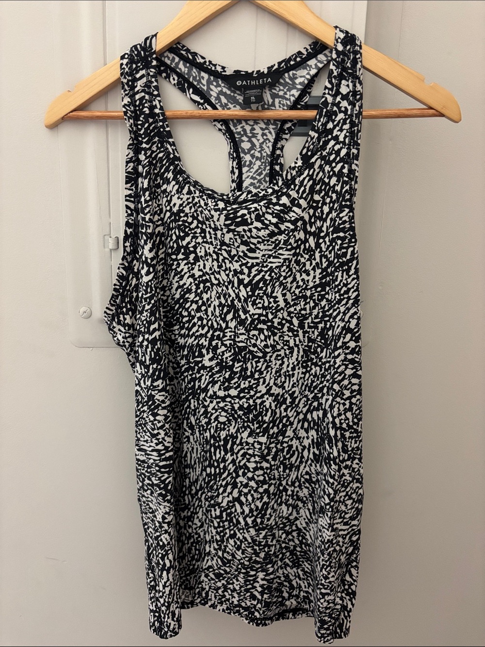 Athleta Black & White Abstract Print Racerback Tank top XL